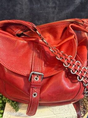 Gorgeous Tano large Red Leather Chain-Accent Shoulder Bag